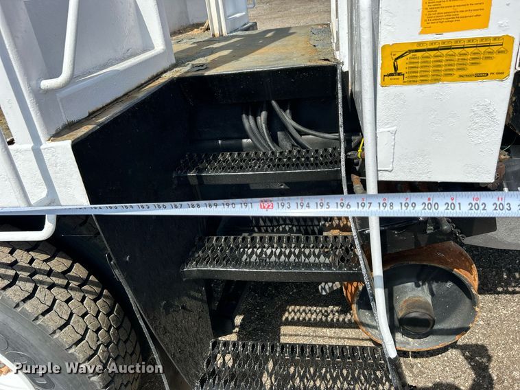 image for item EG1091 2007 Freightliner  Business Class M2 crane truck