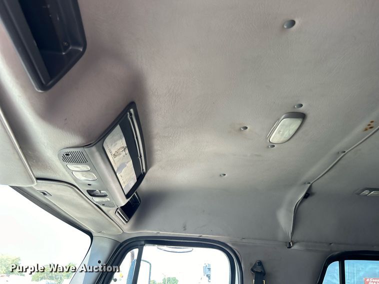 image for item EG1091 2007 Freightliner  Business Class M2 crane truck