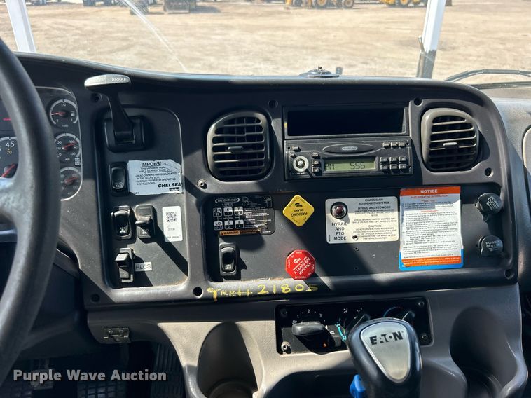 image for item EG1091 2007 Freightliner  Business Class M2 crane truck