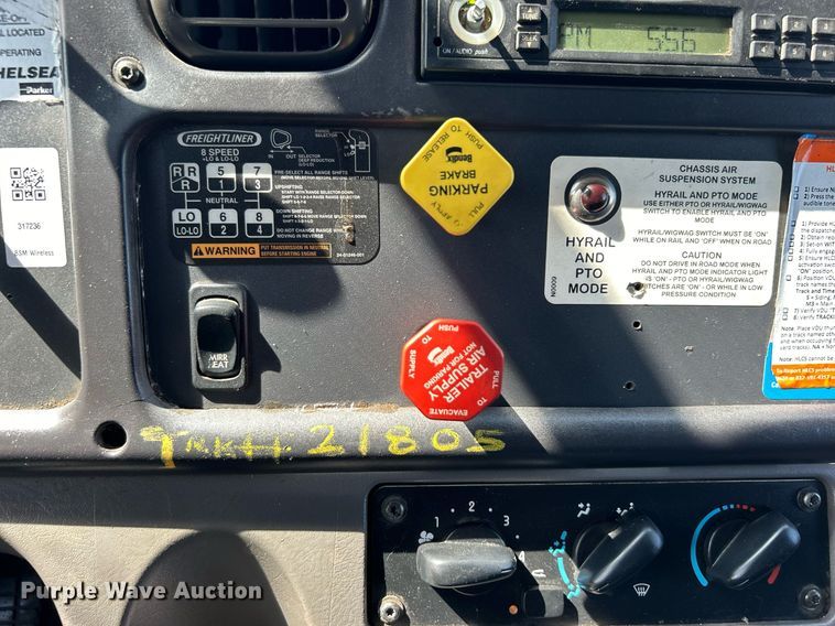 image for item EG1091 2007 Freightliner  Business Class M2 crane truck