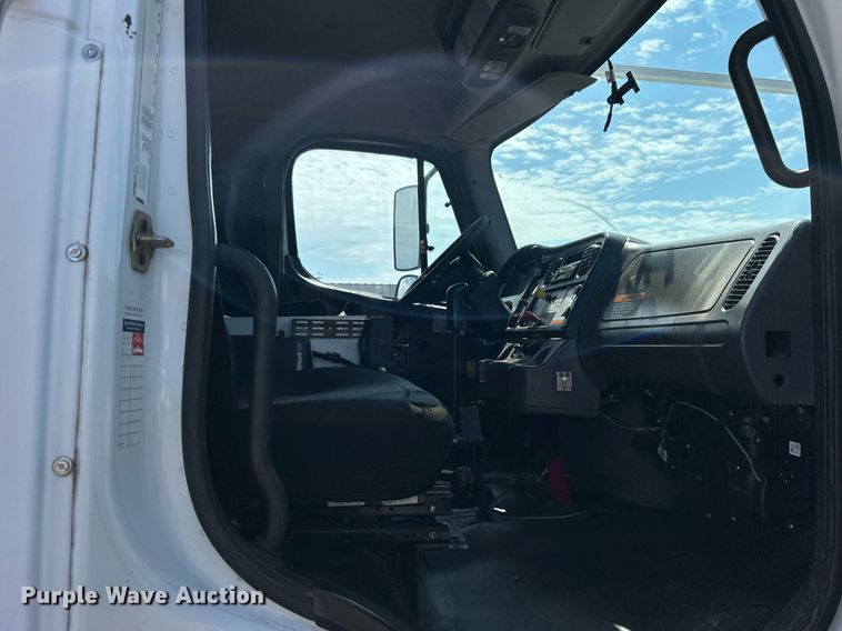 image for item EG1091 2007 Freightliner  Business Class M2 crane truck