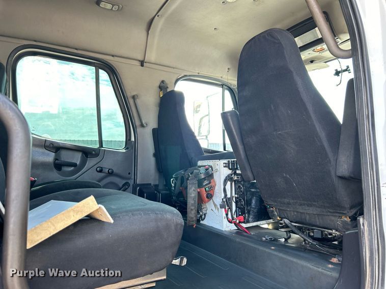 image for item EG1091 2007 Freightliner  Business Class M2 crane truck