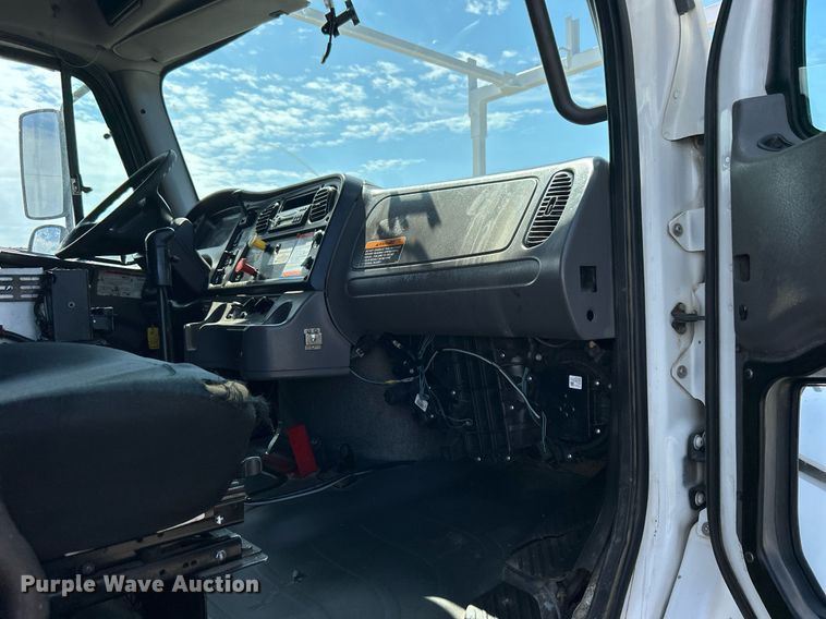 image for item EG1091 2007 Freightliner  Business Class M2 crane truck