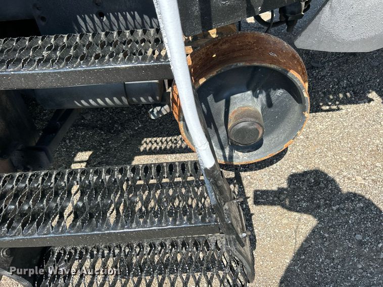 image for item EG1091 2007 Freightliner  Business Class M2 crane truck