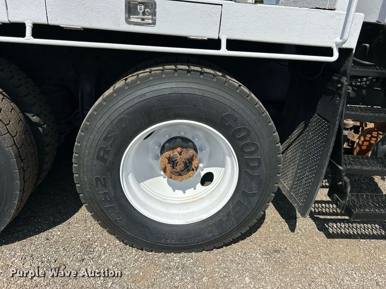 image for item EG1091 2007 Freightliner  Business Class M2 crane truck