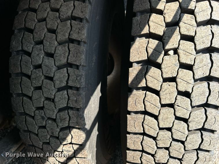 image for item EG1091 2007 Freightliner  Business Class M2 crane truck