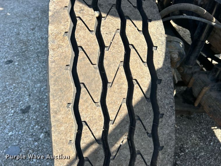 image for item EG1091 2007 Freightliner  Business Class M2 crane truck