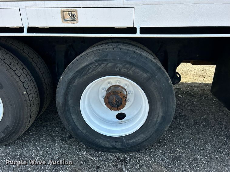 image for item EG1091 2007 Freightliner  Business Class M2 crane truck