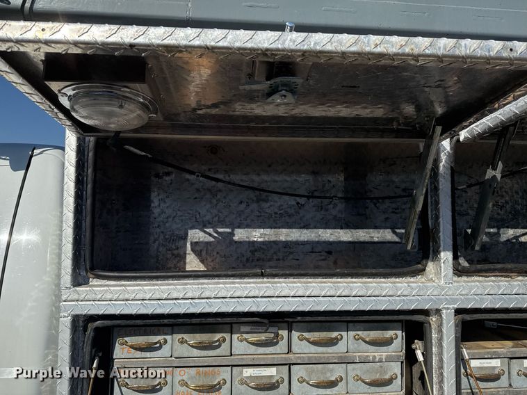 image for item EG2194 2010 Ford F550 Super Duty  utility / service truck