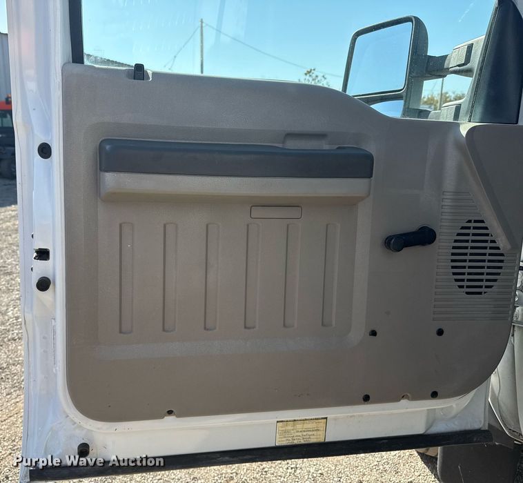 image for item EG2194 2010 Ford F550 Super Duty  utility / service truck