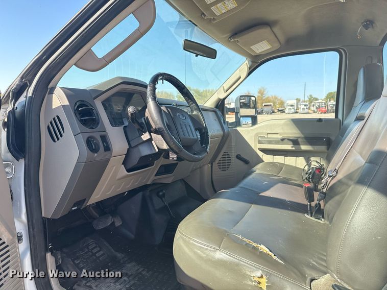 image for item EG2194 2010 Ford F550 Super Duty  utility / service truck