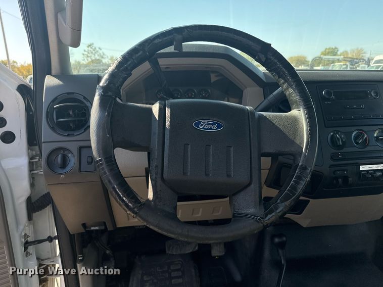 image for item EG2194 2010 Ford F550 Super Duty  utility / service truck