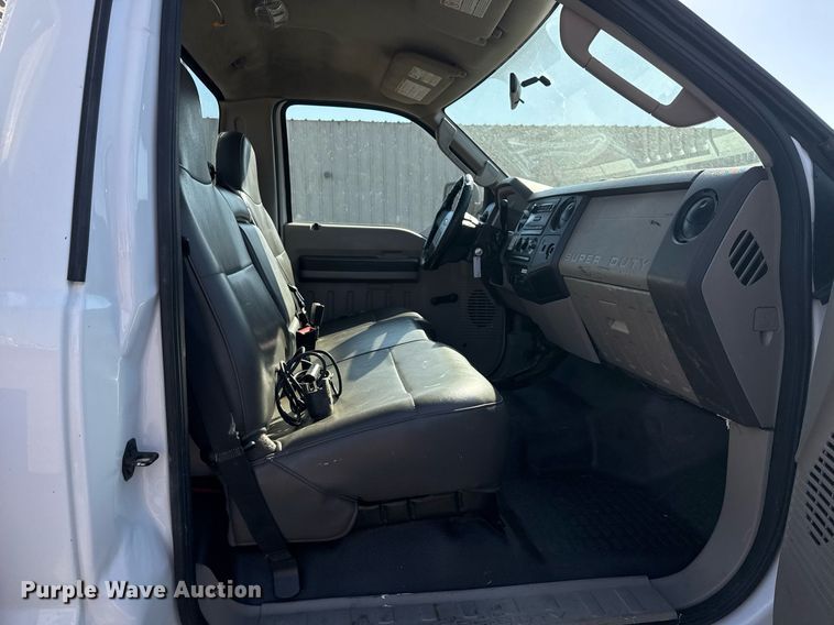 image for item EG2194 2010 Ford F550 Super Duty  utility / service truck