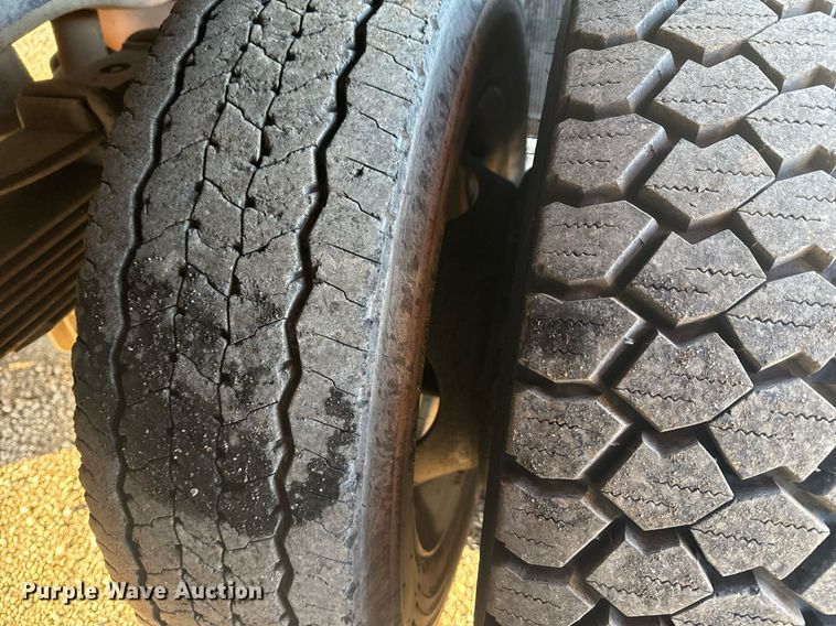 image for item EG2194 2010 Ford F550 Super Duty  utility / service truck