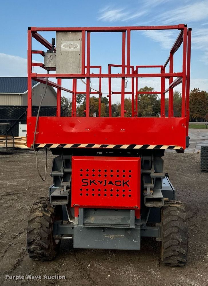 image for item EG6804 1996 Skyjack SJ7027 scissor lift