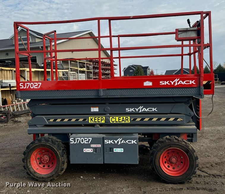 image for item EG6804 1996 Skyjack SJ7027 scissor lift