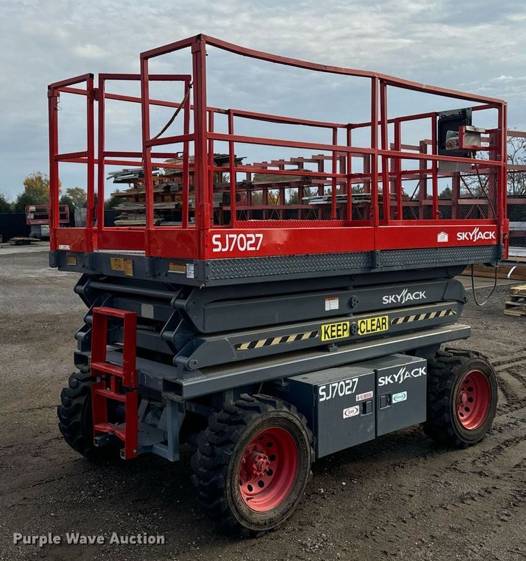 image for item EG6804 1996 Skyjack SJ7027 scissor lift