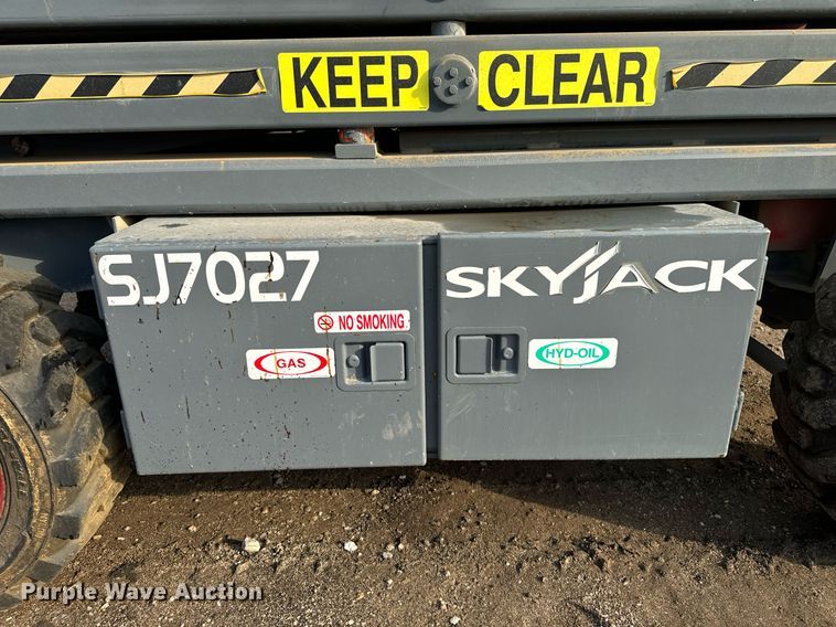 image for item EG6804 1996 Skyjack SJ7027 scissor lift