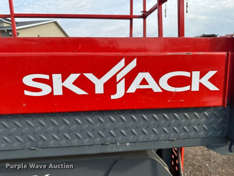 image for item EG6804 1996 Skyjack SJ7027 scissor lift