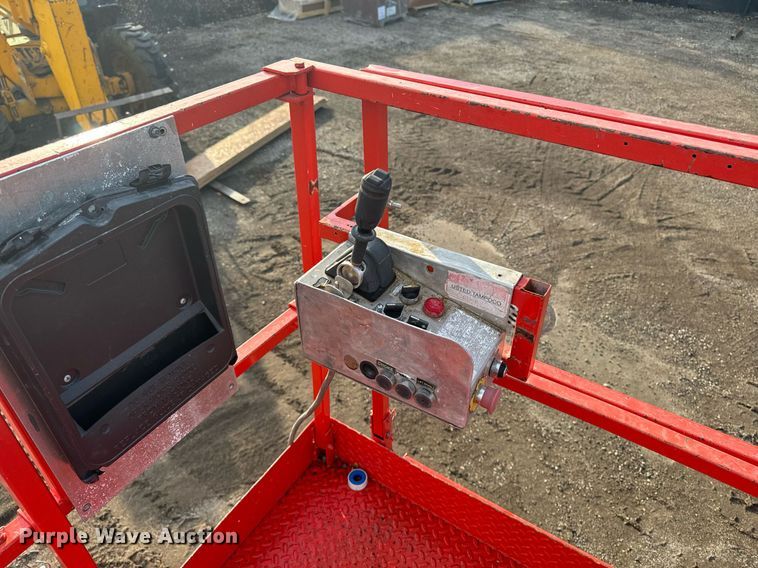 image for item EG6804 1996 Skyjack SJ7027 scissor lift