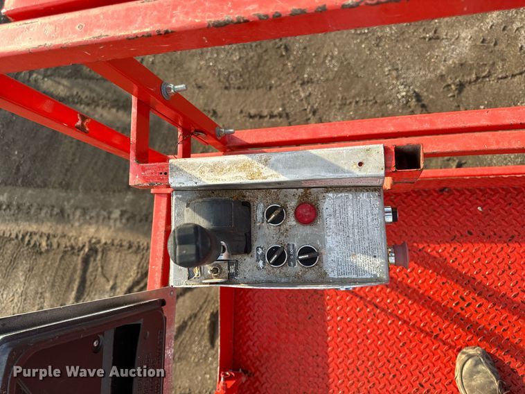 image for item EG6804 1996 Skyjack SJ7027 scissor lift
