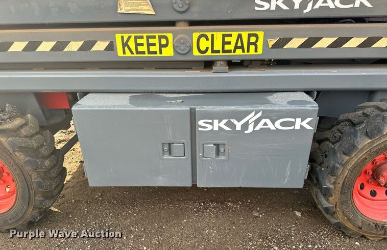 image for item EG6804 1996 Skyjack SJ7027 scissor lift
