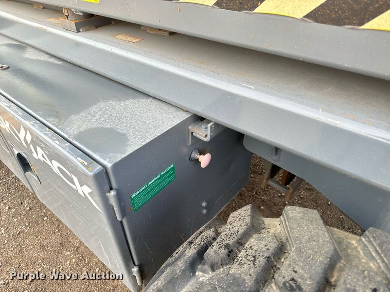 image for item EG6804 1996 Skyjack SJ7027 scissor lift