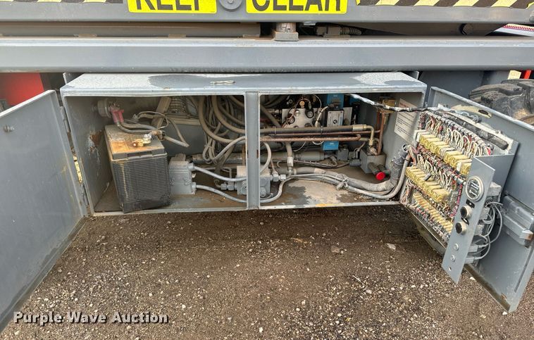 image for item EG6804 1996 Skyjack SJ7027 scissor lift