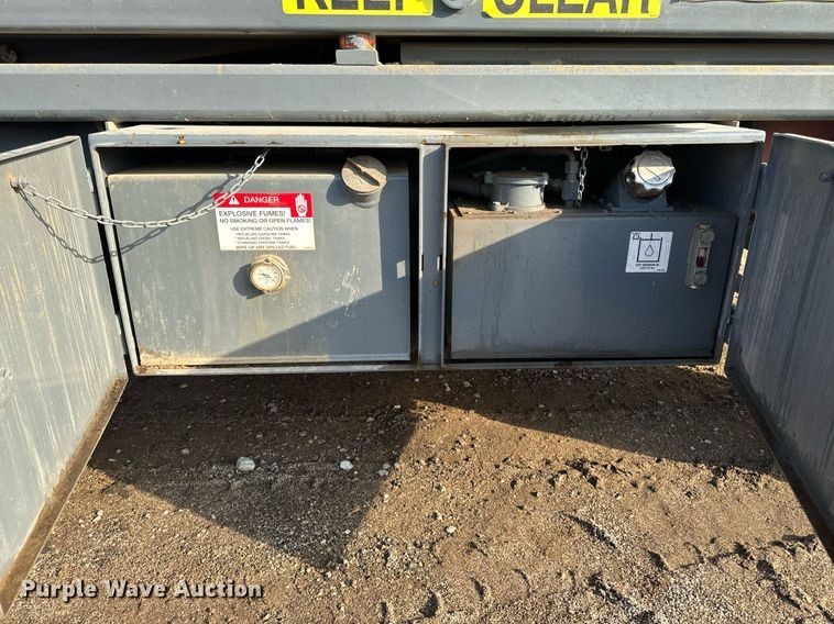 image for item EG6804 1996 Skyjack SJ7027 scissor lift