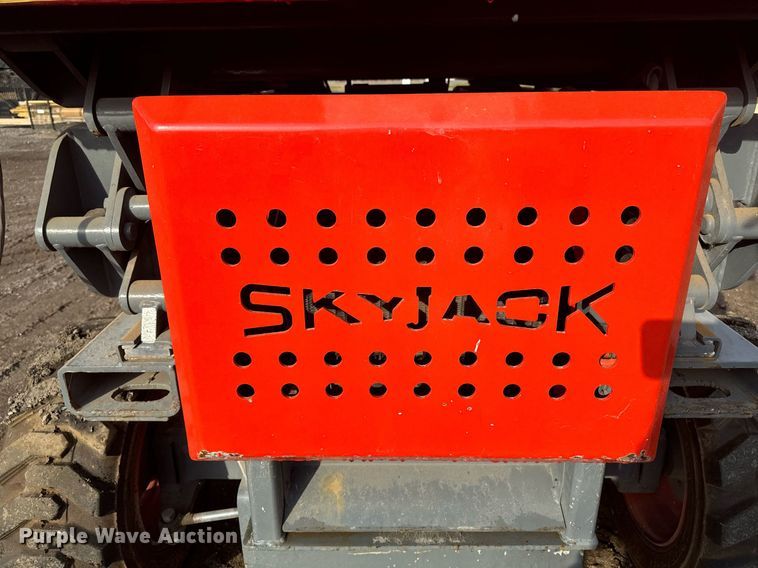 image for item EG6804 1996 Skyjack SJ7027 scissor lift