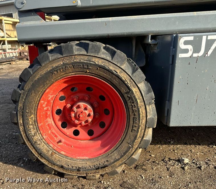 image for item EG6804 1996 Skyjack SJ7027 scissor lift