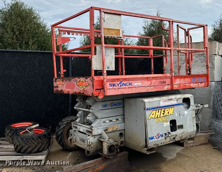 image for item EG6805 Skyjack SJ6826 scissor lift