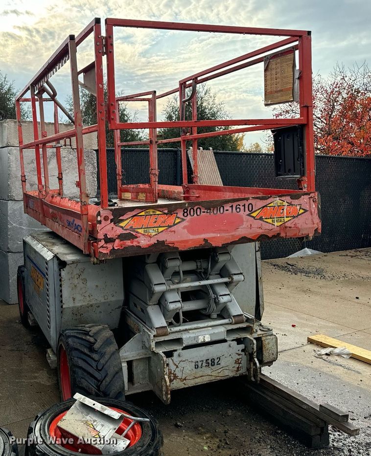 image for item EG6805 Skyjack SJ6826 scissor lift