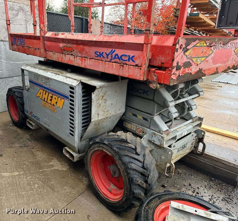 image for item EG6805 Skyjack SJ6826 scissor lift