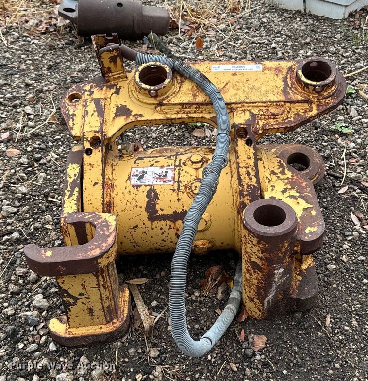 image for item EG6865 Caterpillar excavator bucket swivel