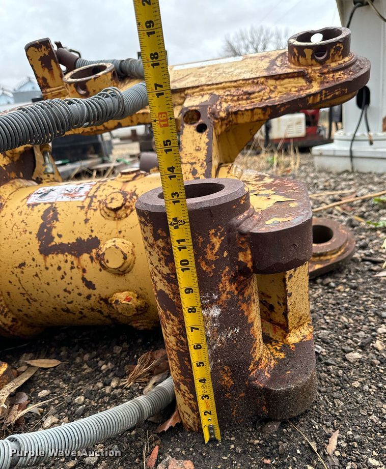 image for item EG6865 Caterpillar excavator bucket swivel