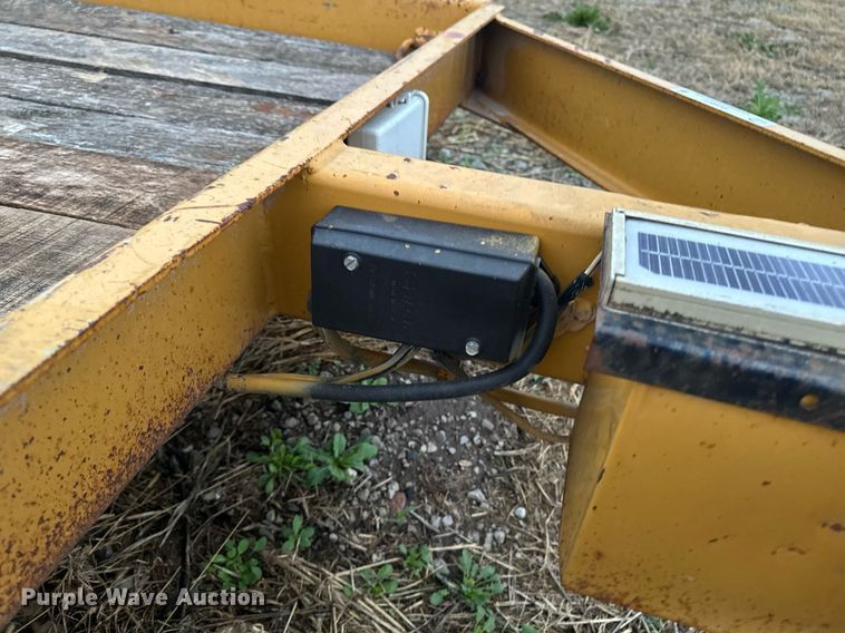 image for item EG6877 2000 Redi-Haul FSL12 equipment trailer