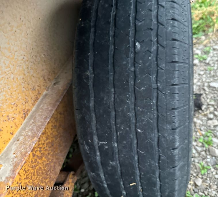 image for item EG6877 2000 Redi-Haul FSL12 equipment trailer