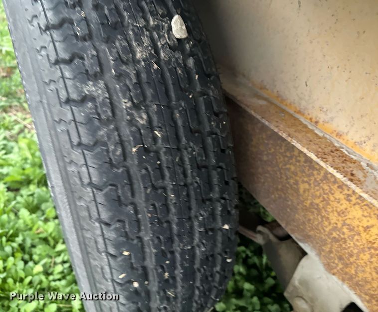 image for item EG6877 2000 Redi-Haul FSL12 equipment trailer