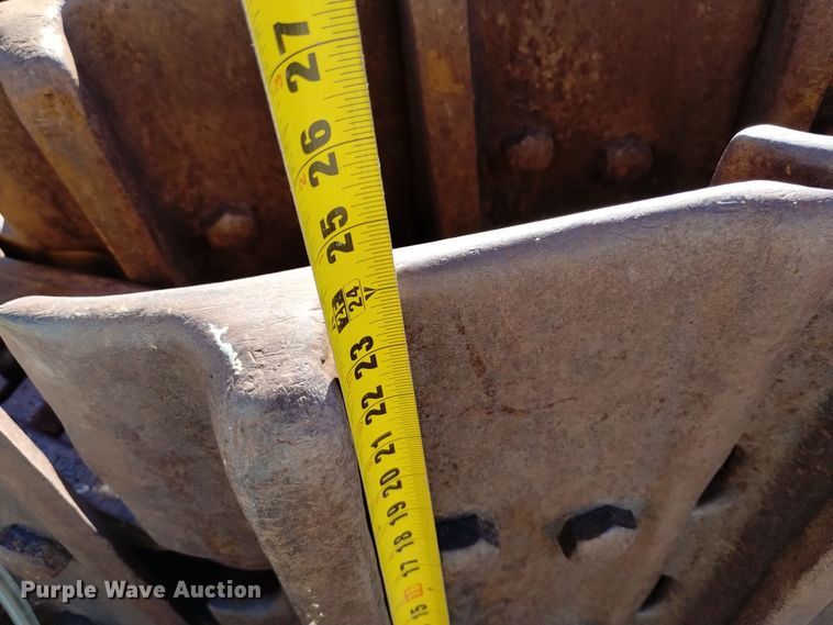 image for item EG9956 Dozer tracks