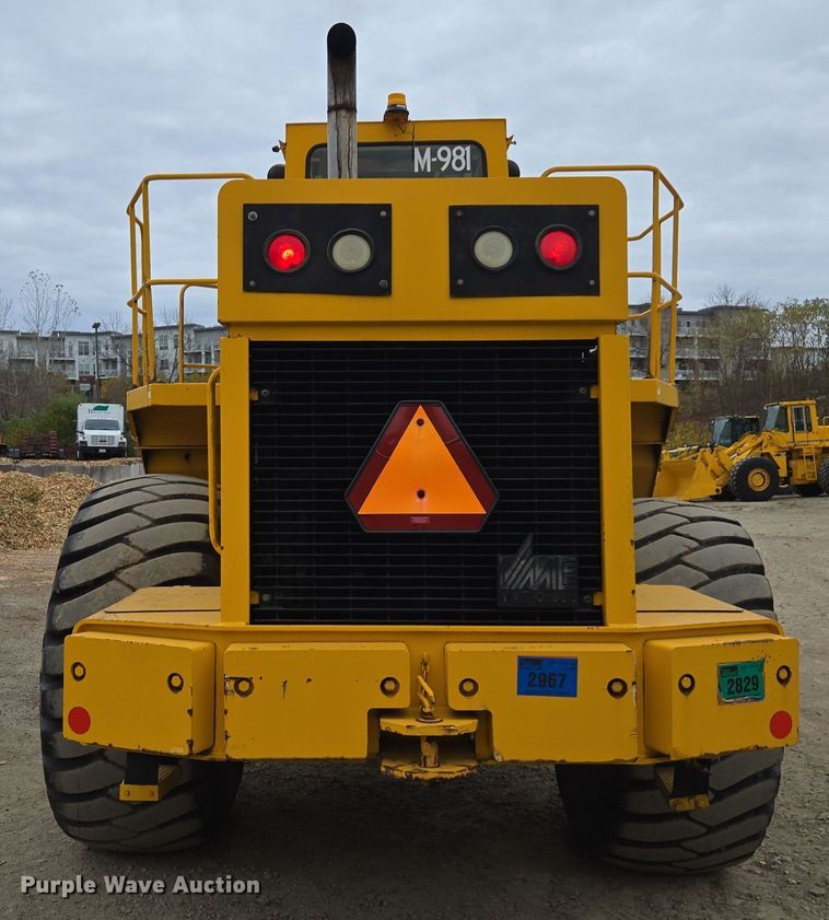 image for item EI4067 1987 Michigan  125CC wheel loader