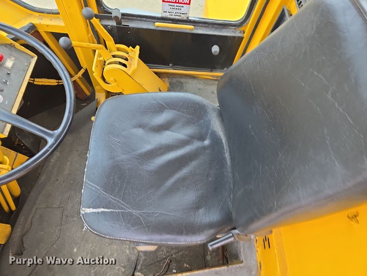 image for item EI4067 1987 Michigan  125CC wheel loader