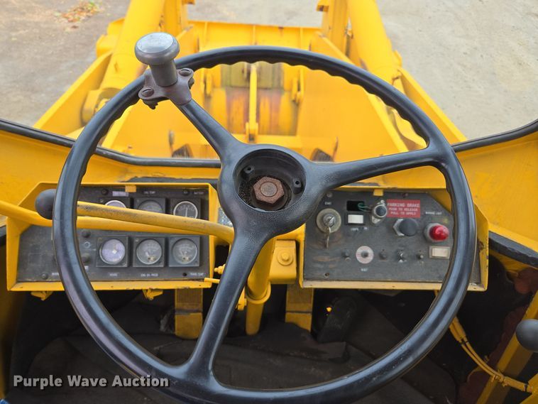 image for item EI4067 1987 Michigan  125CC wheel loader