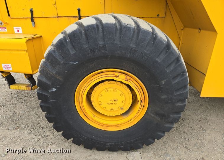 image for item EI4067 1987 Michigan  125CC wheel loader