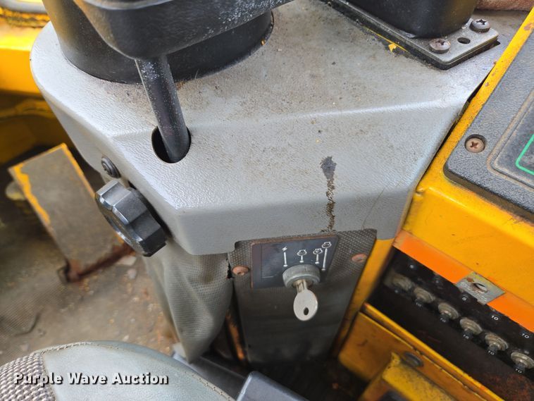 image for item EI4068 1998 Case 621B wheel loader