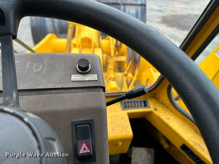 image for item EI4070 1996 Case 621B wheel loader