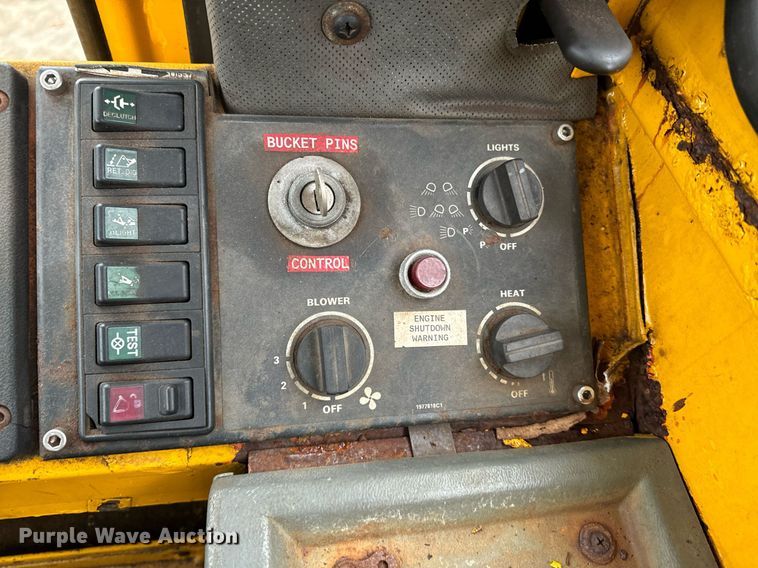 image for item EI4070 1996 Case 621B wheel loader