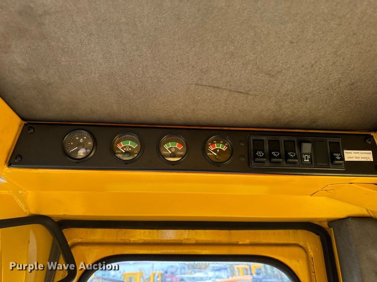 image for item EI4070 1996 Case 621B wheel loader