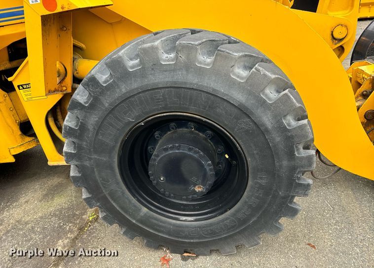 image for item EI4070 1996 Case 621B wheel loader