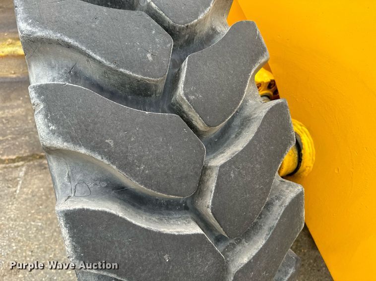 image for item EI4070 1996 Case 621B wheel loader